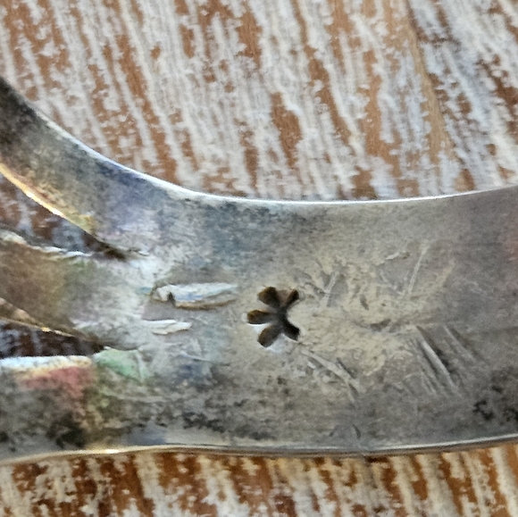😍SOLD😍Vintage 1950's Collector Artist Signed  Zuni Knifewing Cuff - Picture 7 of 8